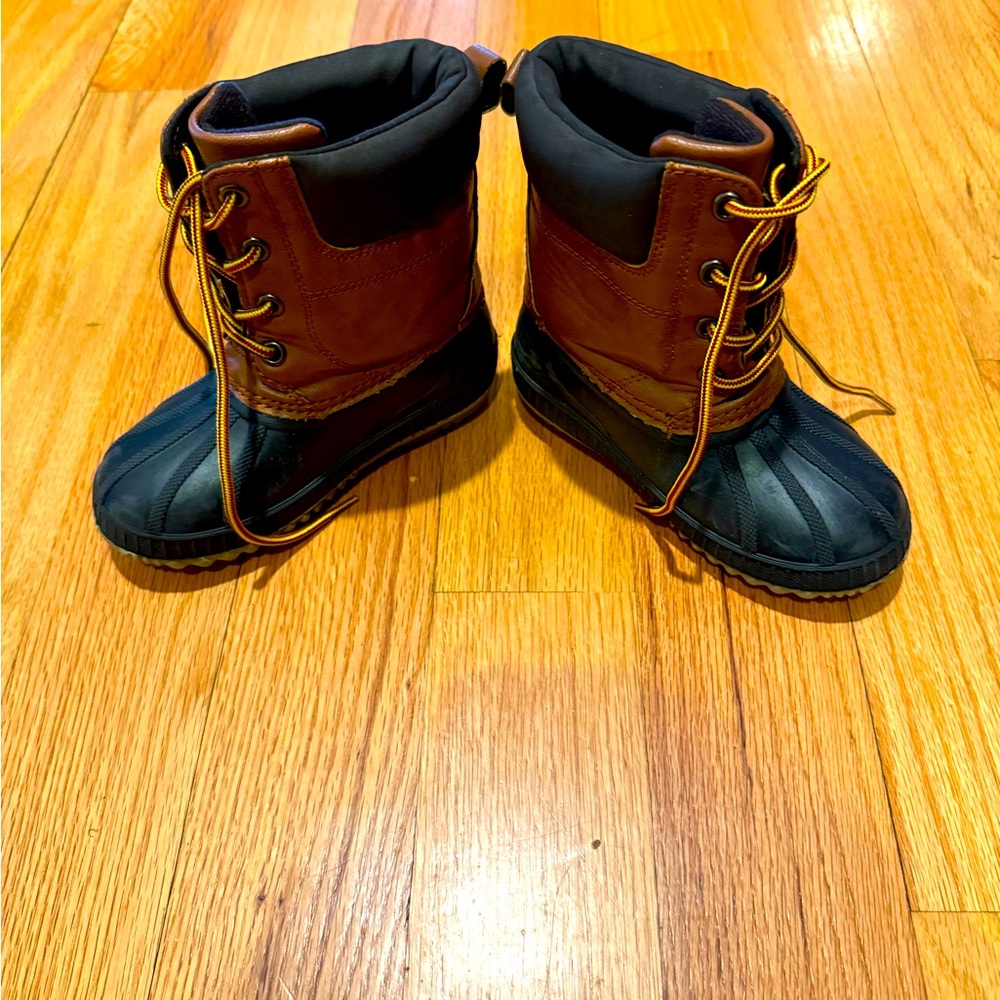 Water Resistant boots, GAP, toddler size 9/10 unisex LIKE NEW!